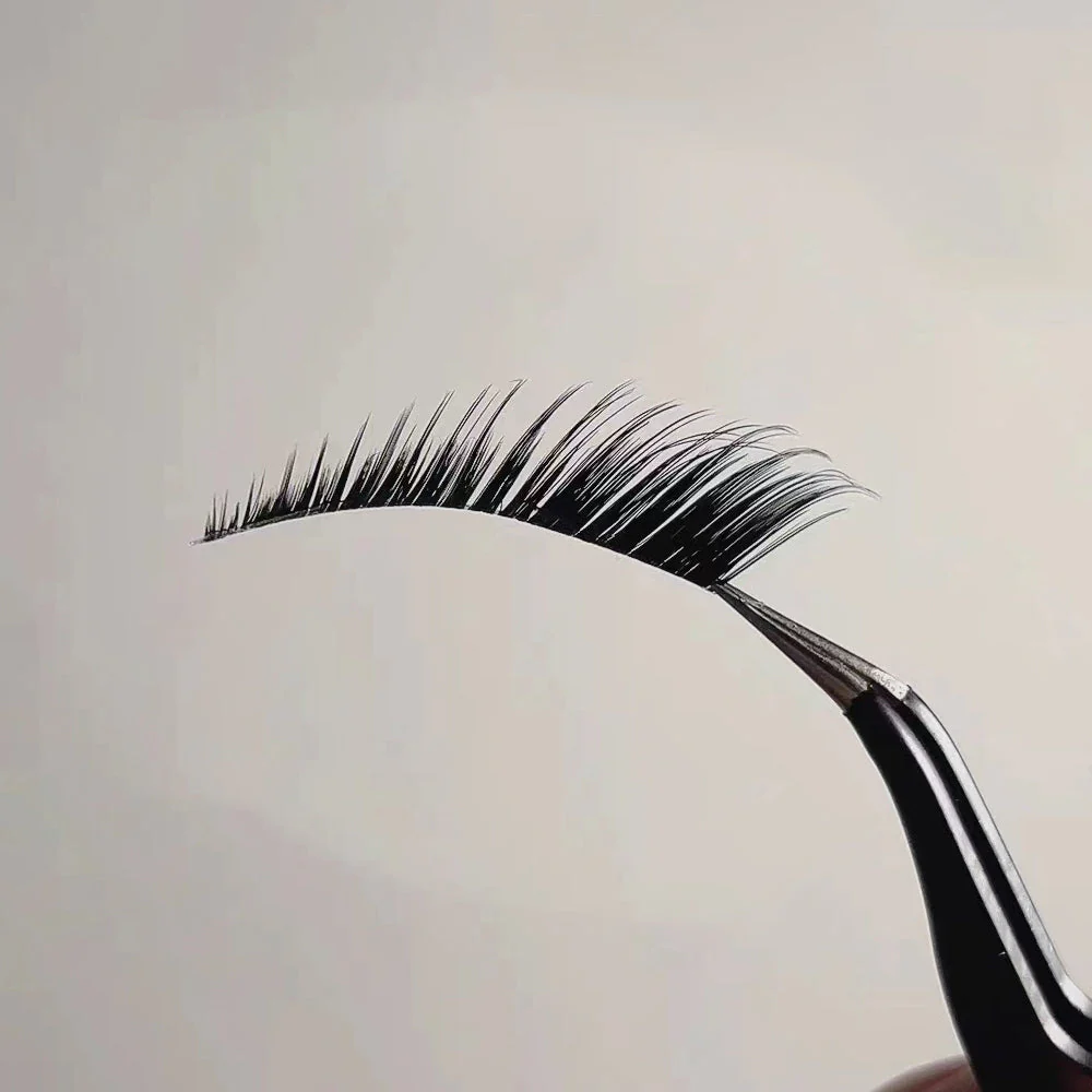 Foxy Angled Flying Volume Eyelashes - Image 3